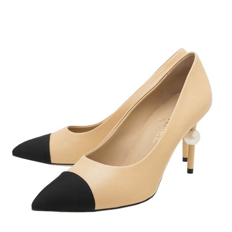 escarpin chanel bicolore|chanel pumps with pearl heel.